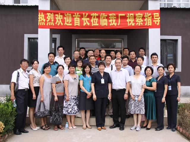 参观全国自主择业军转干部先进模范创办的企业（1）