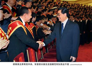 一腔热血写忠诚，一片丹心系国防